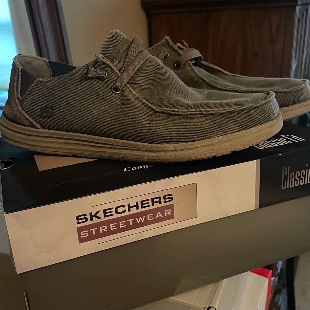 GUC only worn few times before growth spurt. Size 8